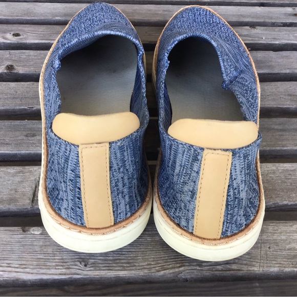 Ugg Women’s slip on Sammy knit shoe EUC. Sz. 9 - Picture 5 of 7